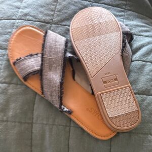 TOMS Women's Frayed Gray Fabric Slide Sandals